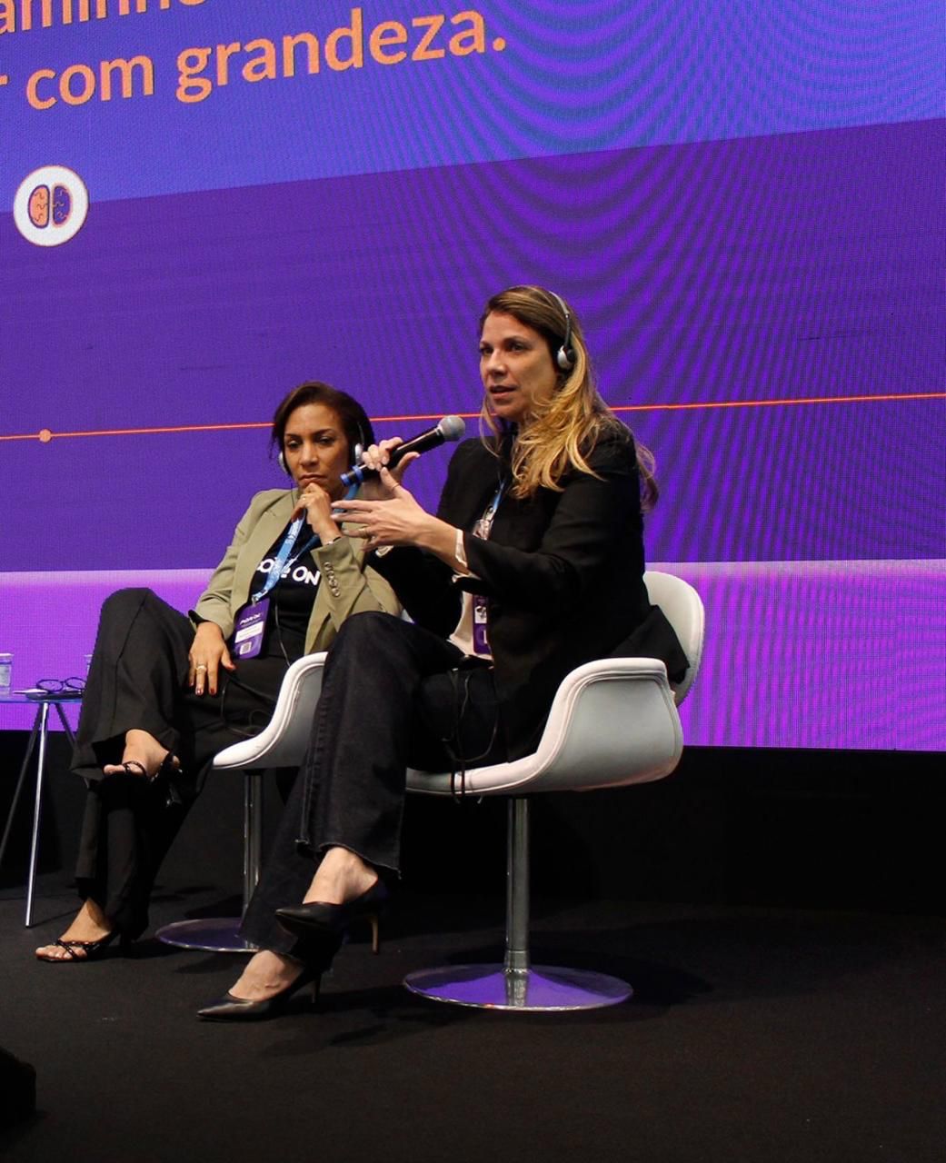Tatiana Oliveira em painel sobre IA aplicada